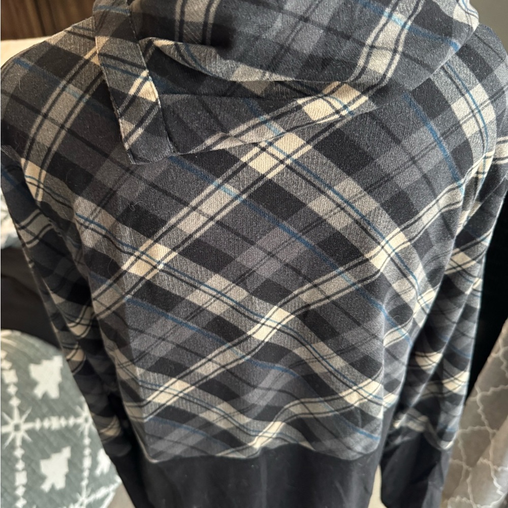 Plaid Button-Accent Women's Hoodie - Picture 3 of 4